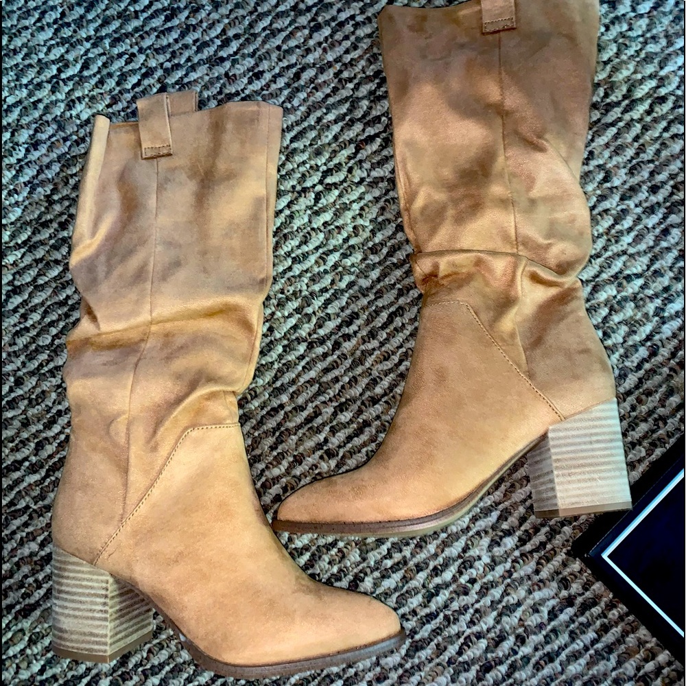 BRAND NEW toffer-tan suede stove boots Report